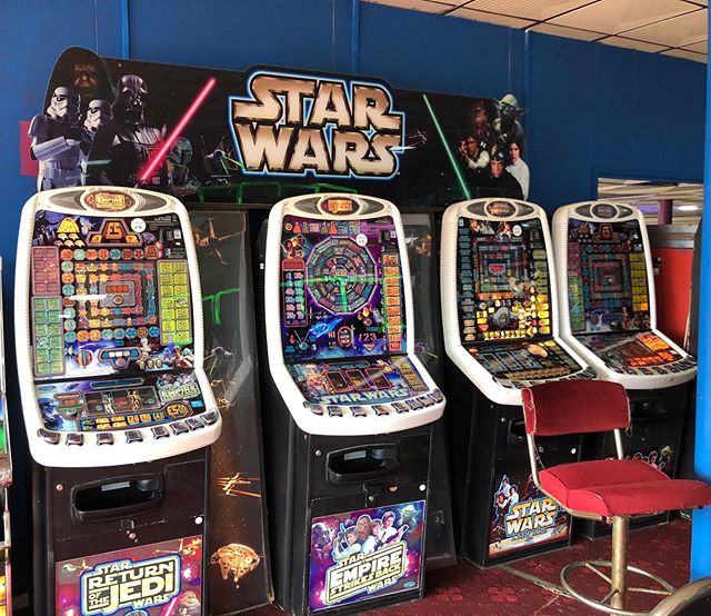 FanthaTracks's tweet image. The #starwars arcades amusements barry_island_ #coindozer #fruitmachines #clawmachine #themerchawakens
instagram.com/p/B9zeEfcgr-y/