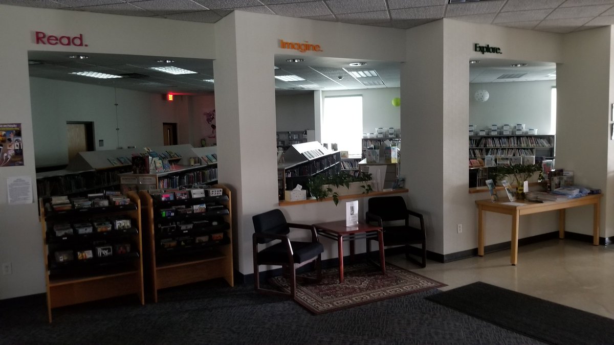 ZachHottel's tweet photo. Last one out. Closed until further notice. #lubrary #archives #FlattenTheCurve #Covid_19 https://t.co/eJoZLd4j2g