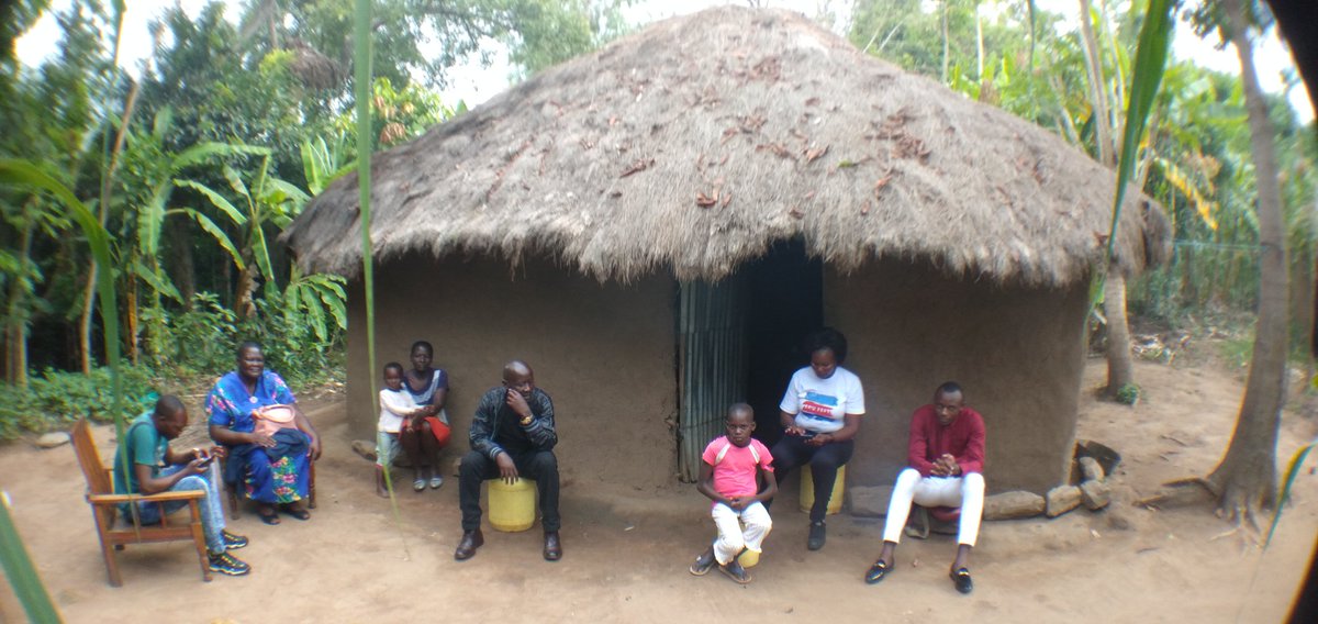 okongosirkal's tweet photo. @RobertAlai @MobutuBenard @KBonimtetezi  Team wanga paid a visit to Sheila Achieng the class three girl who was captured fetching and selling firewood at Ramba market in kabondo kasipul to buy books, Hon Wanga will build the family a decent house and give her full scholarship. https://t.co/xKunhAHiT7