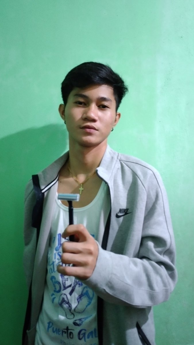 heyitskingg's tweet photo. Bigla ka namang nag endorse #EmpTech https://t.co/F6OkQztSi1