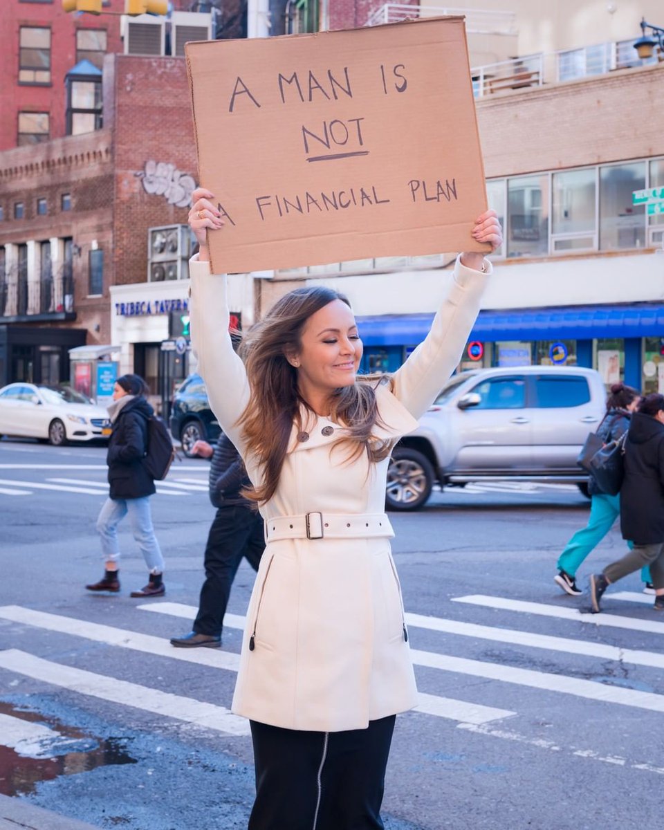 NicoleLapin's tweet photo. Can't stop, won't stop. #richbitchwithasign https://t.co/XYQLMUTQxD