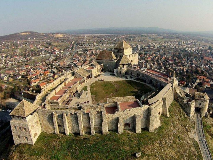 VineyardKapolna's tweet photo. #HungaryGuide #photosHUN: Beautiful and historic castles that you need to visit in Hungary 🇭🇺
➡️ #Hungary #historyHUN #WhatToSeeHUN #WhereToGoHUN #castlesHUN #oldHungary #PhotoGallery #architecture
Read more https://t.co/fEFRdnZBpZ
Picture https://t.co/1liC6km91O