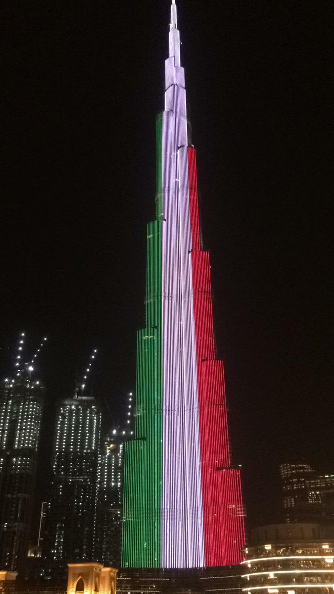 DXBMediaOffice's tweet photo. . @BurjKhalifa in Dubai, the world's tallest skyscraper shined tonight with the colours of the Italian flag with "We are with you", as a sign of solidarity and friendship with Italy in the common challenge to overcome #coronavirus. https://t.co/AbRtLMx77C