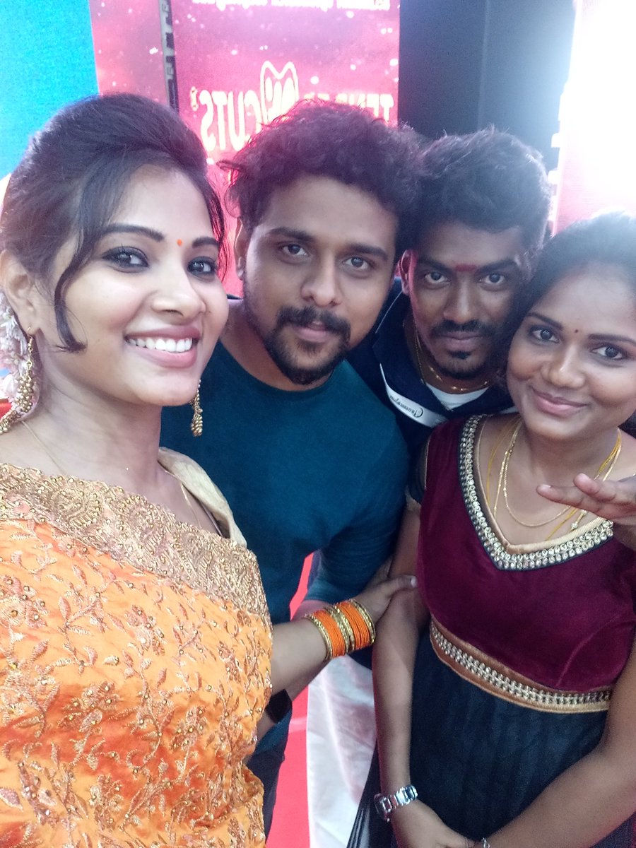 dhivya_dhurai's tweet photo. சாணக்யா விருது விழா 2020
#chanakya_award_ceremony
#anchormode https://t.co/dvhioxHQtE