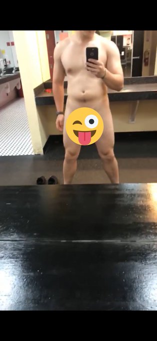 Daddy Chris 😏 - Screenshot from a video. Thought i looked good. If you want to see this video it’s gonna be on onlyfans. 😏 https://t.co/5SbgGSaFXM https://t.co/nUByf8DP1L