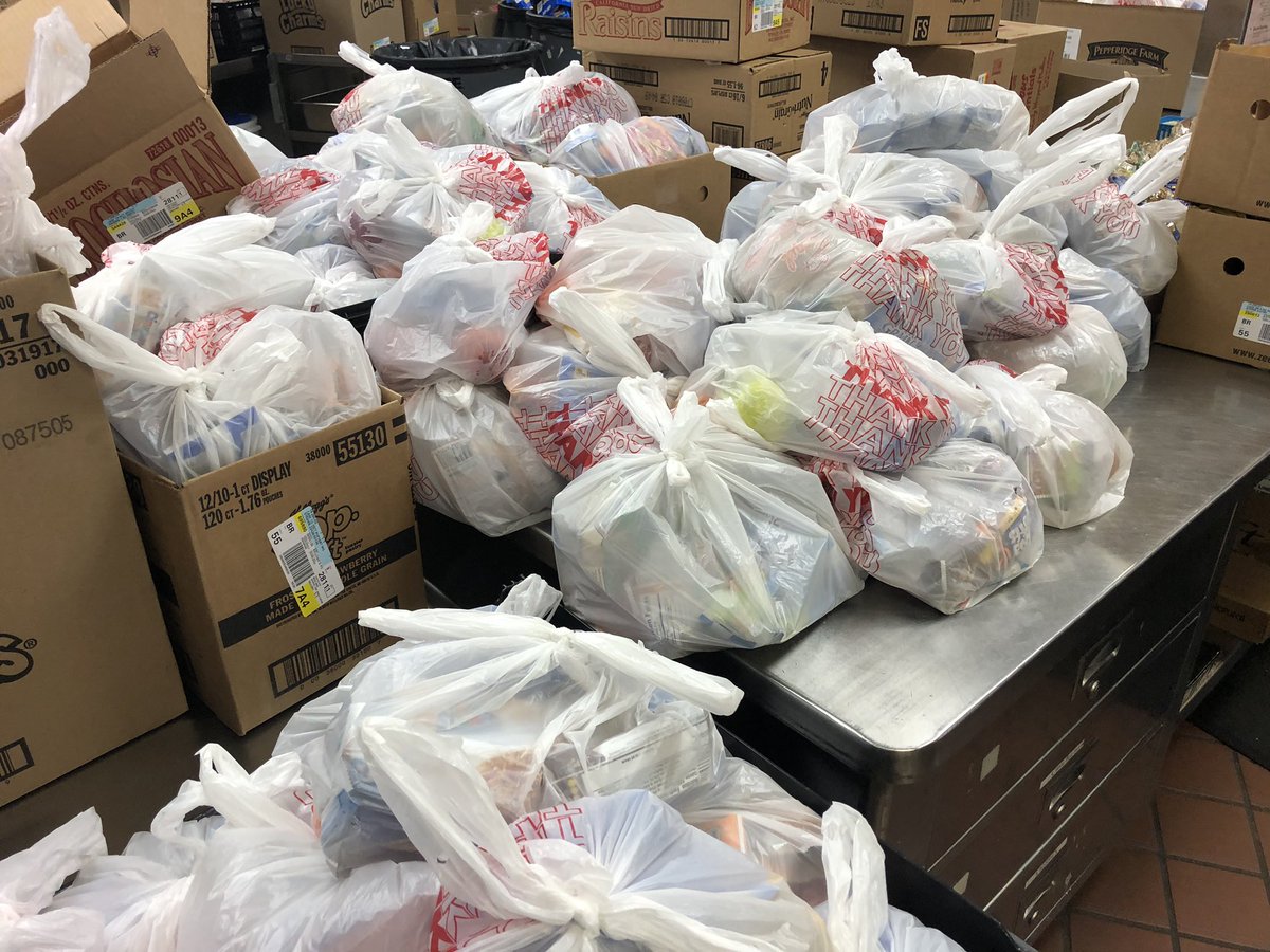 docsmatthews's tweet photo. Our @ncsdfoodservice closure food program begins Tuesday, March 17, from 9:00 AM - 1:00 PM. Drive in to the @NoviHighSchool Taft Rd. Bus loop/faculty parking lot. Any Novi student age 18 or younger. 7 days of breakfast and lunch in a grab and go format.#NoviPride https://t.co/Nz4qBRRCU2