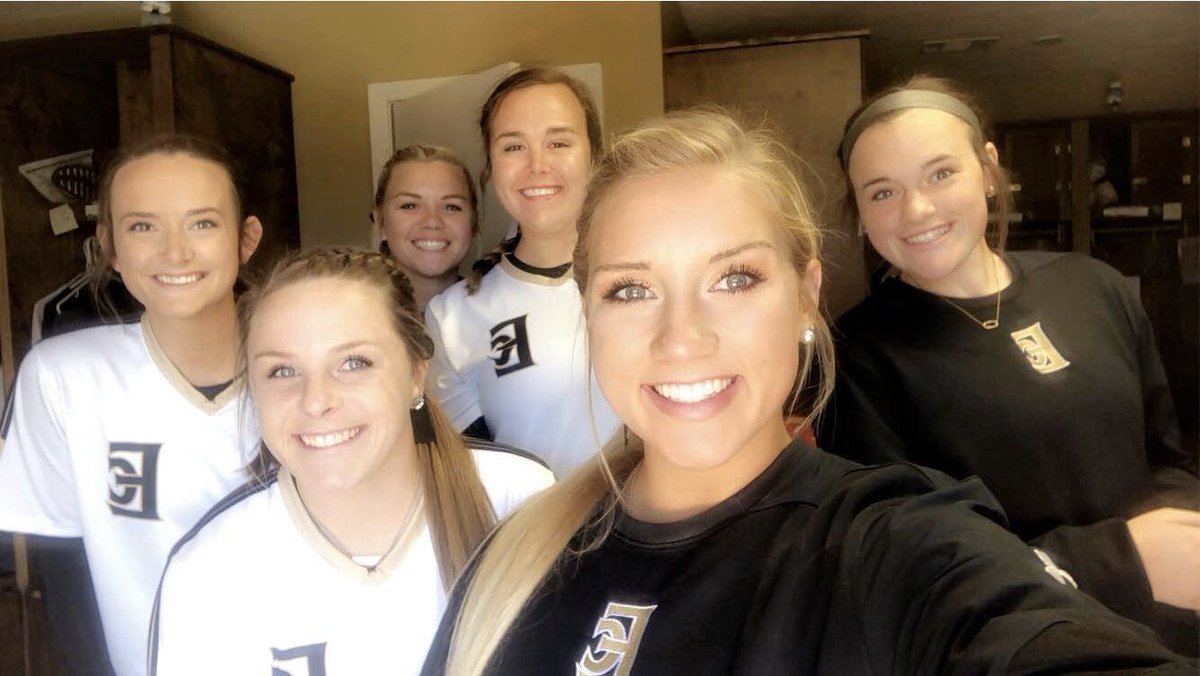 HDufault12's tweet photo. definitely not how i wanted things to end.. 😓 love my girls!! #ECFOREVER 💛🖤 https://t.co/DUIeohfiiN