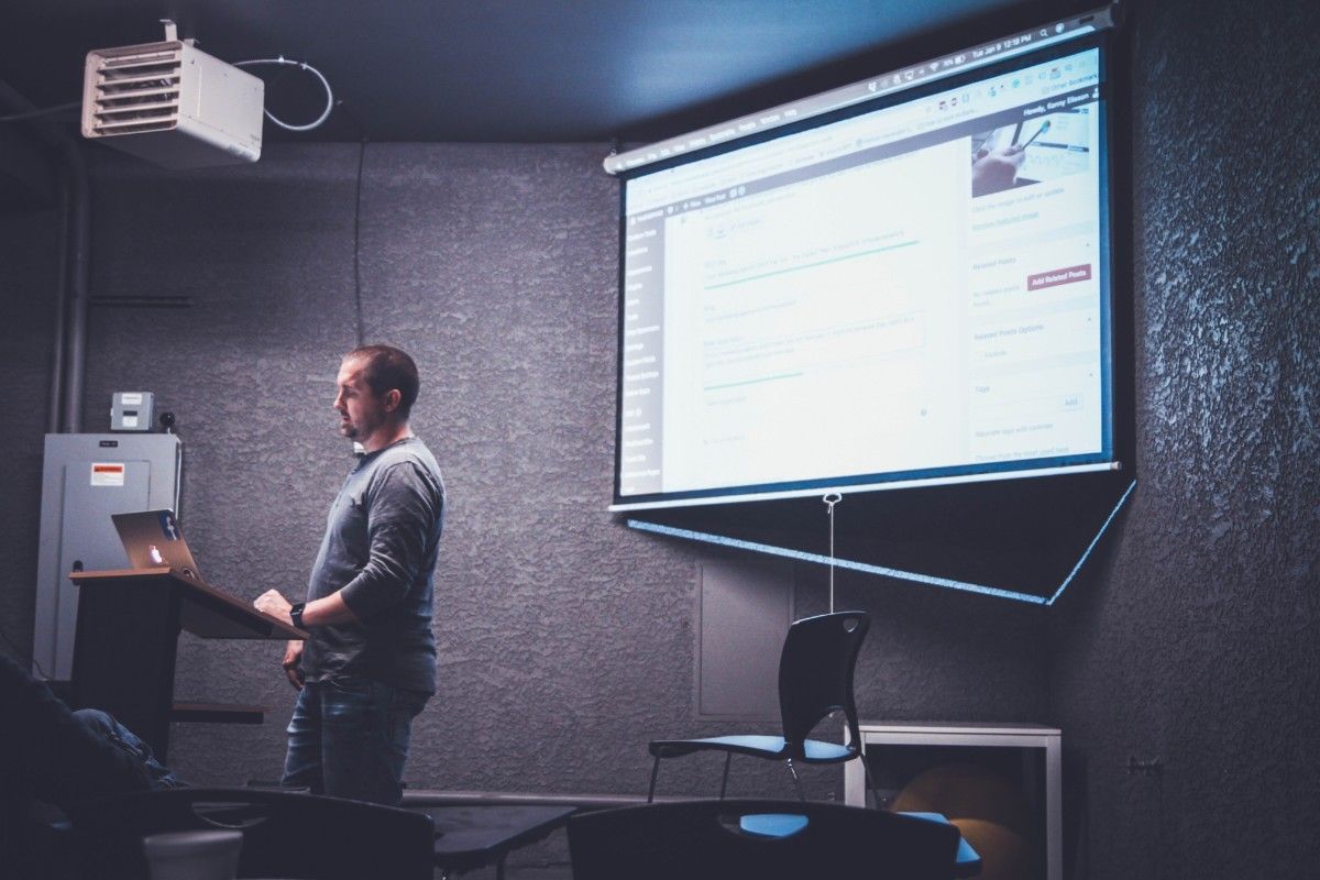 Het team #HofmanProductions biedt mogelijkheden wanneer u online wilt communiceren met uw team, klanten en/of partners via onze online flex studio. Meer informatie: bit.ly/OnlineFlexStud….