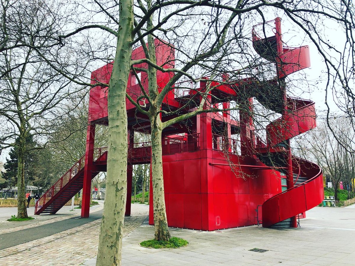 高安重一 ラヴィレット公園を見るために 初の海外旅行をここにしました 当時はフィルムであまり撮れませんでしたが 今日は思い切り撮りましたw 相変わらず芝に赤いフォリーが効いてます そしてとんでもない建築がこの公園にできてました 続きは次に