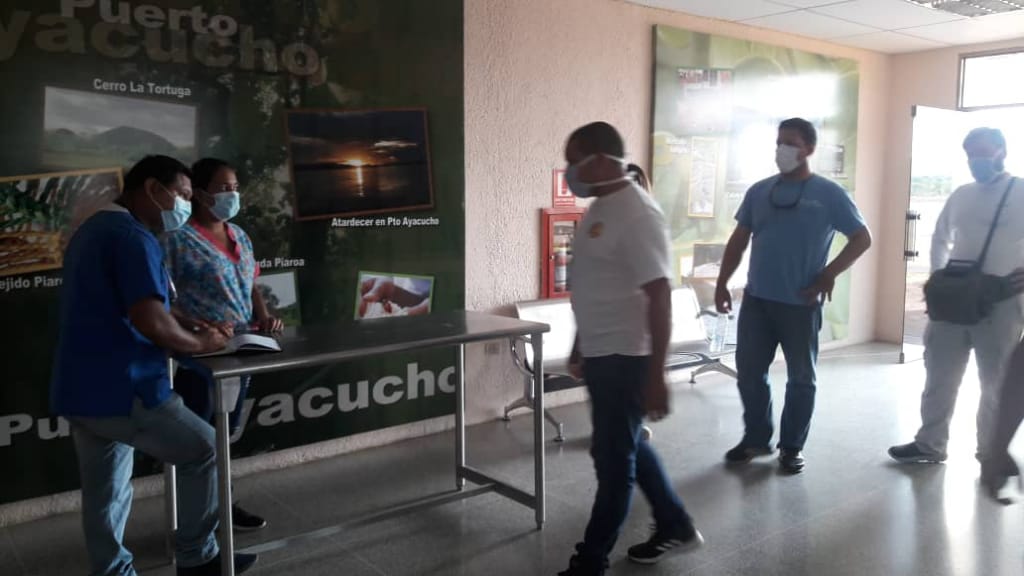 baer_ve's tweet photo. #ReporteBAER | #EnAlerta ¡ESTRICTA PRECAUCIÓN! En el Aeropuerto Cacique Aramare, del edo. Amazonas se mantienen las medidas de salud y prevención sanitarias al momento de ejecutar las operaciones de la terminal aérea #QuedateEnCasa #CuarentenaColectivaSocial https://t.co/RFcJjQpim2