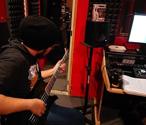 Si vas al estudio y no compartes una foto diciendo "se vienen cosas grandes, mi vro", no sirve; es como gimnasio.
Únanse a <a href="/CultSheev/">SheevCult</a> y serán recompensados.