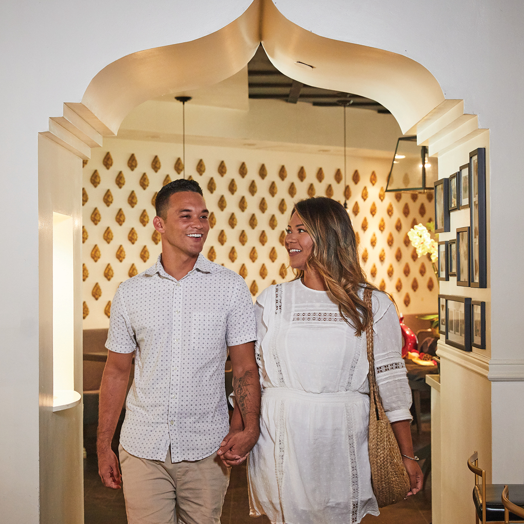 RoyalHwnCtr's tweet photo. Our friends @wanderlustyleblog took us on a tour of their favorite Royal Hawaiian Center restaurants for our special #RMagazine Follow the Flavor feature! https://t.co/f4q4sX1VAz
