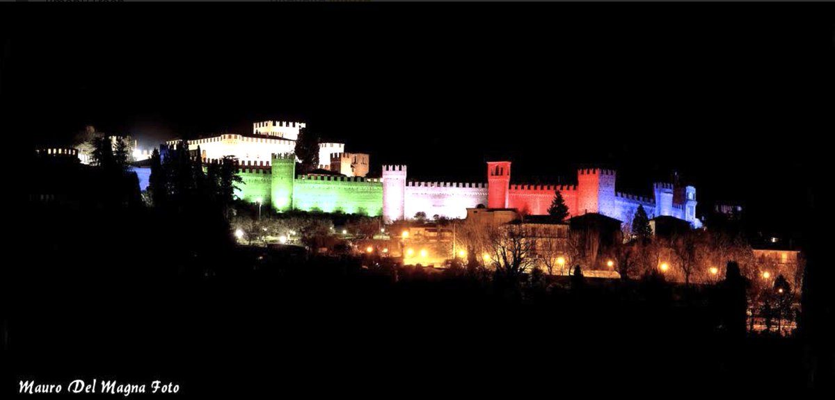 Molti #borghi stanno illuminando i loro monumenti con il #tricolore in segno di unità nazionale e nella speranza che la #bellezza ci aiuti in questo momento delicato
Nella foto: il Castello di #Gradara
📷Mauro Del Magna
#BellezzaADomicilio #Italycomestoyou
bit.ly/3b4NFDt