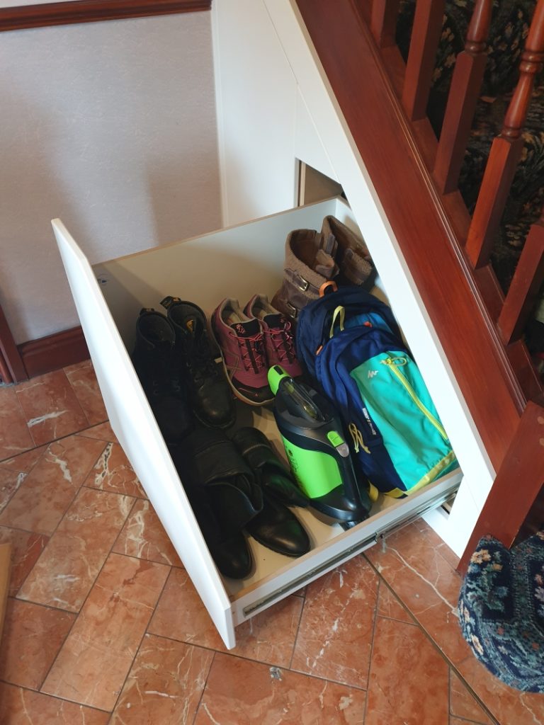 #AD #REVIEW We love what <a href="/closet_clever/">Clever Closet UK</a> have done with our under stairs space, neat tidy and a brilliant use of wasted space - read our full review whatsgoodtodo.com/clever-closet-… #storage #revampyourhome