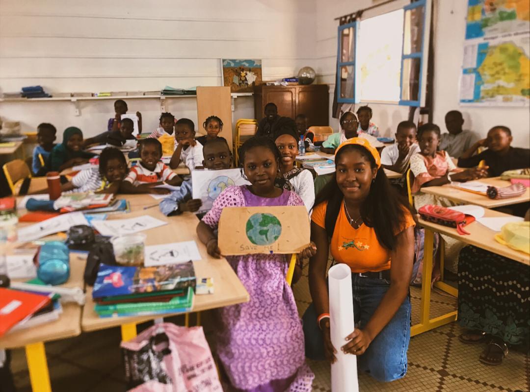 Voices4Africa's tweet photo. Maureen Damen  is a climate activist from Senegal . 
Do you know @damenmaureen15?
If not follow her. 
She's a sunshine, a young lady ready to fight like a lion for the sake of our planet and future. 
RT and amplify her voice @GretaThunberg @Luisamneubauer @Greenpeaceafric @OwlBlk https://t.co/Ua97VOUD36
