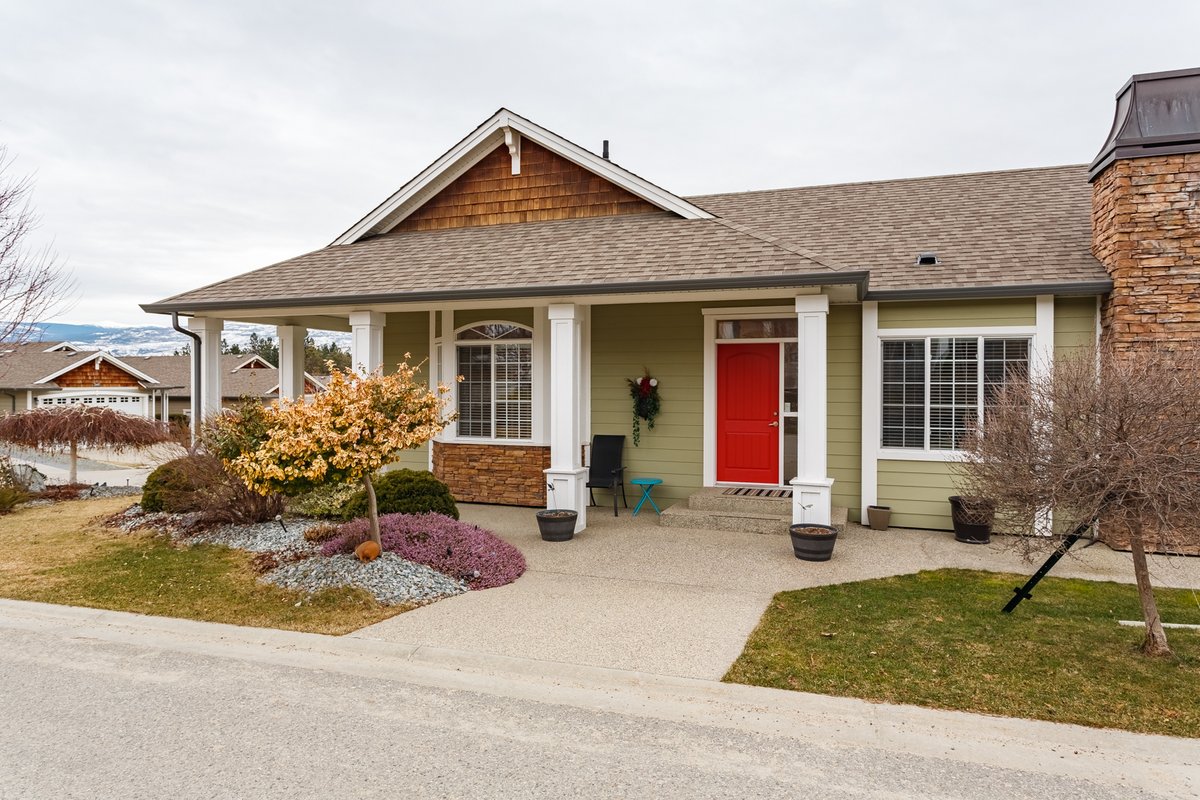 #GatedCommunity sound good to you right now? This beautiful 45+ Sage Creek home is minutes to 2 Eagles Golf Course and has all the amenities you'll need! 

Click here for pricing & photos: bit.ly/2WiAESU 

#newlisting #westkelowna #realestate #golfcourse #sagecreek