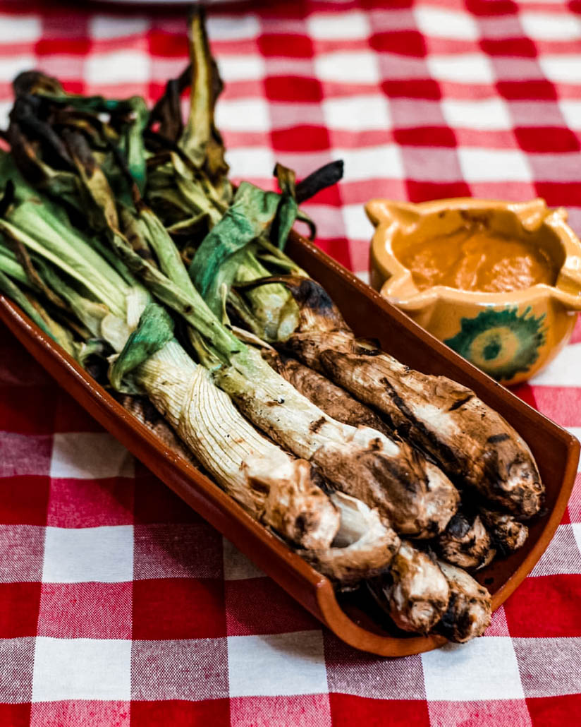 aspasiosrentals's tweet image. March means grilled #Calçots! This is the perfect time of the year to try this typically #Catalan recipe at @RCalabrasa Get ready for the experience! 🍽 

📸 by @RCalabrasa