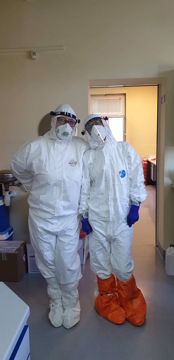 KludkowskaM's tweet photo. A oto niewidoczni bohaterowie ostatnich dni! Diagności laboratoryjni, którzy 24h na dobę wykonują badania w kierunku #koronawirus #koronowiruspolska #COVID19 #COVIDー19 w WSSE w Poznaniu! #jesteśmyDlaPacjentów ❤️ https://t.co/gyWu1h3Deh