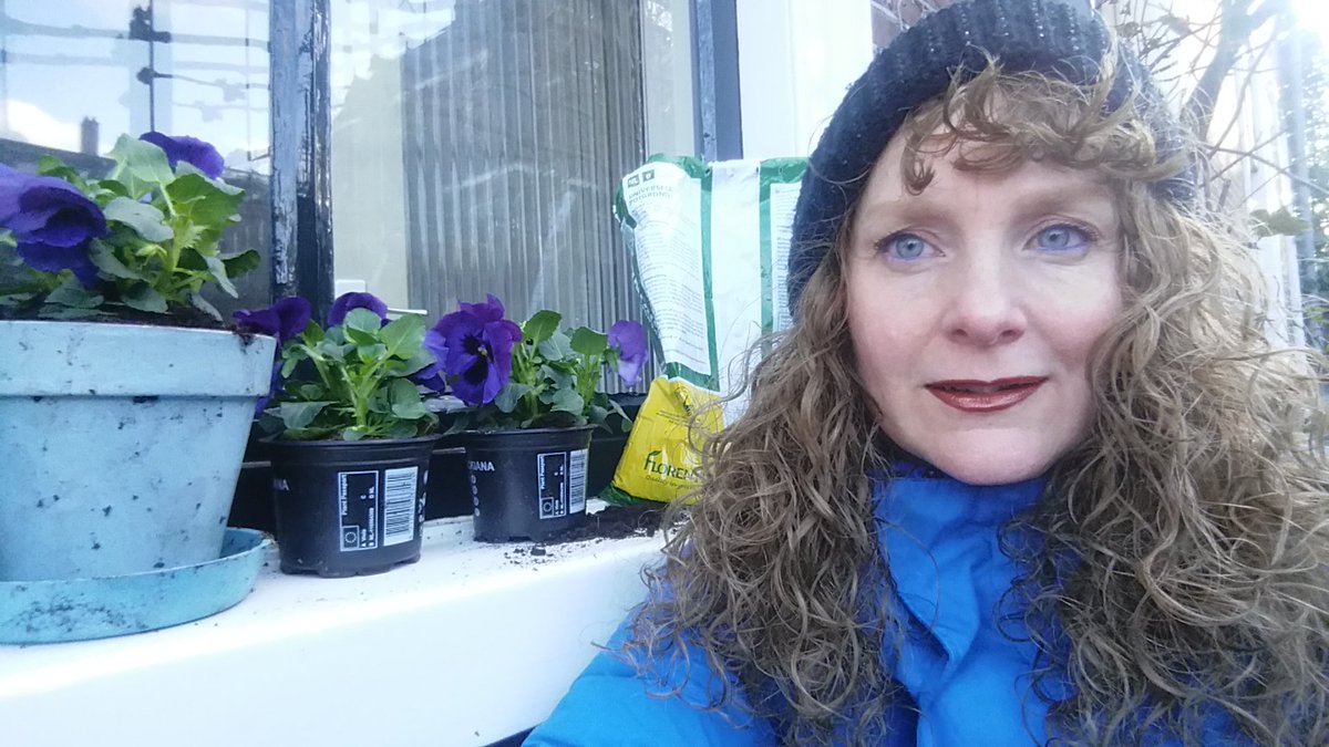 LForecaster's tweet image. A Gemini’s Guide against Boredom #1
Is your country in a lock-down? Don’t get bored! Adjust! #astrology #astrologie #horoscope #horoscoop #Gemini #Tweelingen
@loveforecaster1 instagram.com/p/B9zd_X4psGT/…