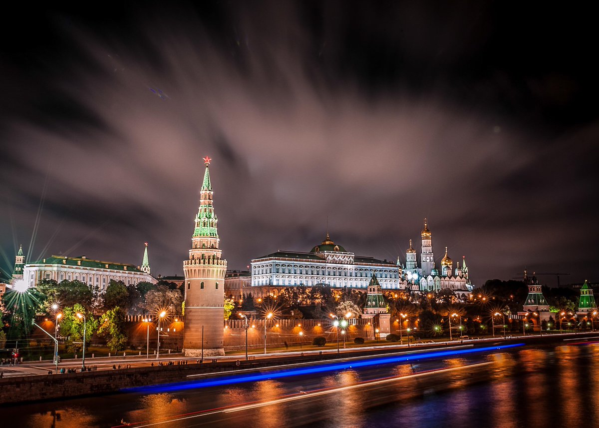 Кремль в москве ночью