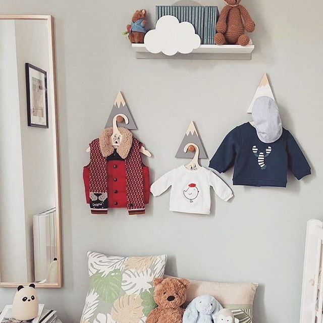 Reposted from @woodymoodlt The best provement of my best sales are here on the wall of <a href="/sophiahelene/">Sophia Ferguson</a>. Three hooks could be painted in one color or in three different.
.
.
.
.
.
#etsykids #home #interior #homedecor #woodcraft #clothingorganizer #walldecor #nurserydecor #nurse…