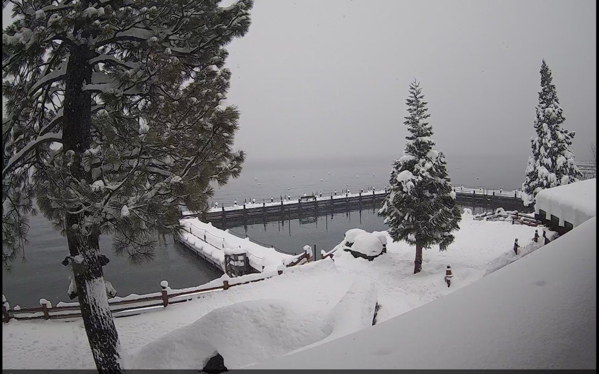 US_Stormwatch's tweet photo. The scenes this afternoon around Lake #Tahoe where it continues to snow with several feet of snow having fallen in just the last couple days. 
@TahoeWeather @NWSReno @StormHour #CAwx https://t.co/JJi6grSKfC