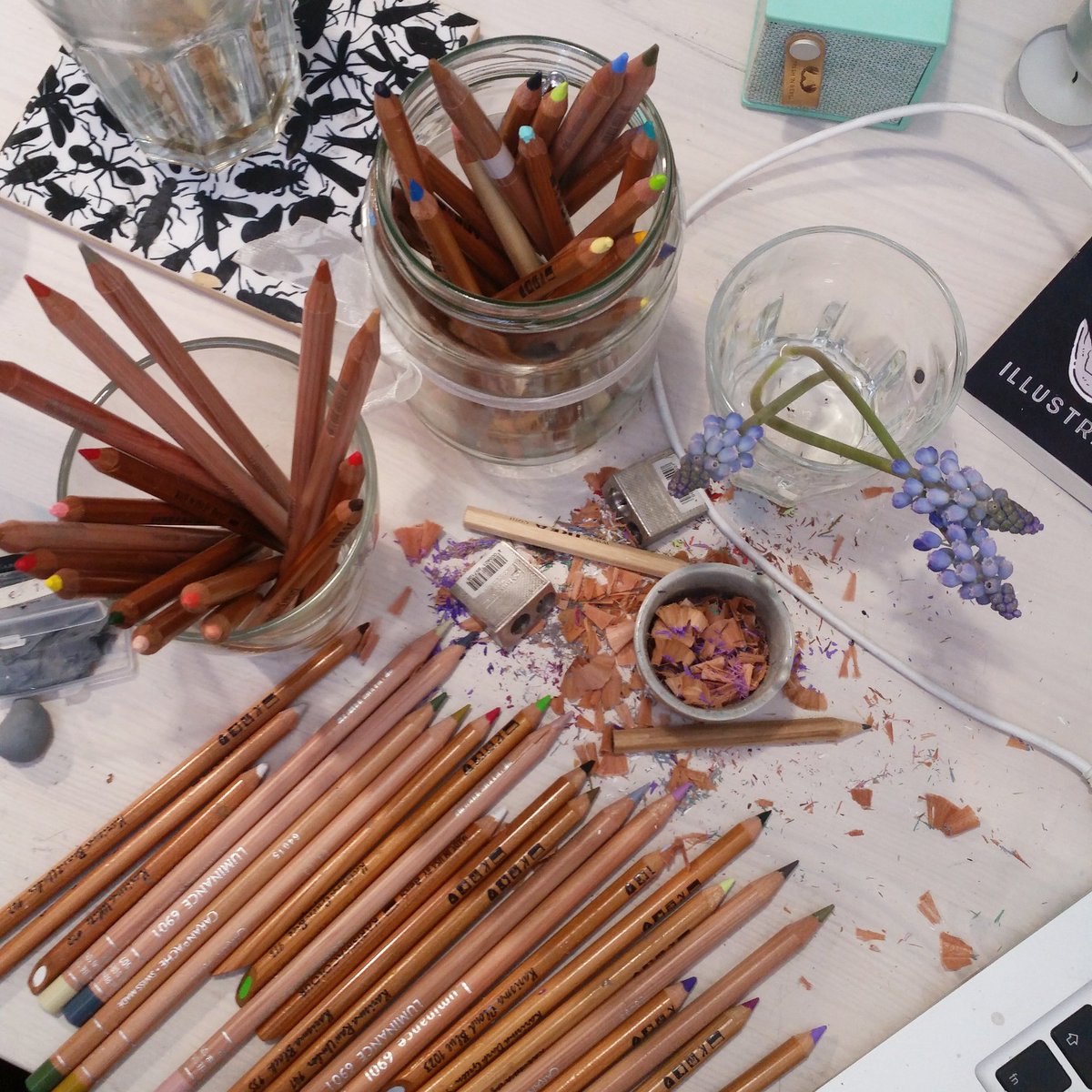 MarasRainyDays's tweet image. #deskmess