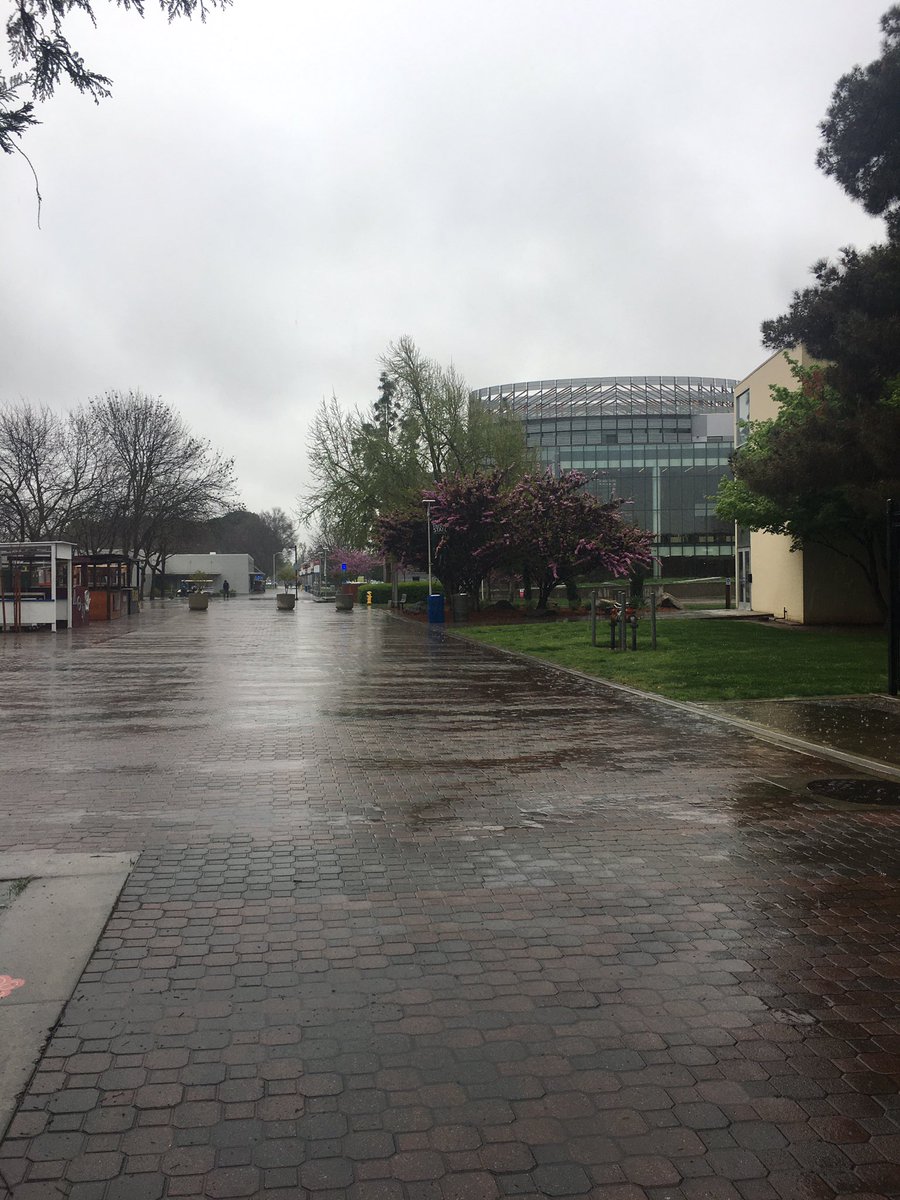 FSpolisci's tweet image. The weather and the mood seem in sync here @Fresno_State today. #Lonely #EmptyCampus #CoronavirusOutbreak #StayHomeSaveLives