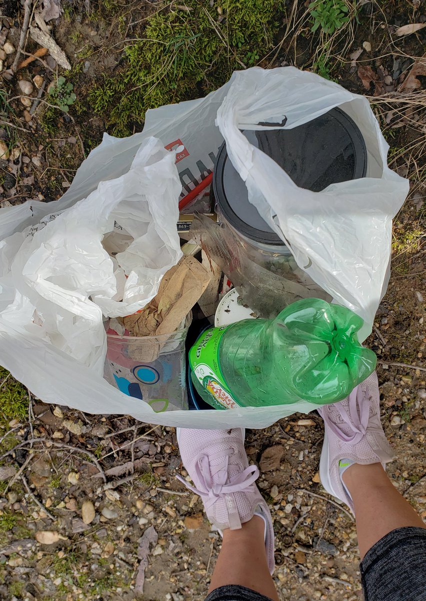 runSue19's tweet photo. #3GoodDeedsDaily during #Covid_19  #Myself: tried an online Barre class #Family: 30mins SSR time with new books! #Community:  picked up one bag of trash from my neighborhood court. https://t.co/mWiLqzxm2Y