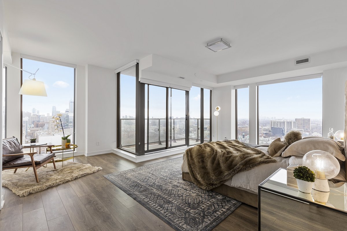TwoStThomas's tweet photo. At Two St Thomas, wake up with stunning view of the city, everyday! 
.
.
.
.
#TwoStThomas #Yorkville#TorontoRentals #TorontoLife 
#ExploreBY#StyleBY #LuxuryRental #InteriorDesign #DesignInspo https://t.co/zstJLaRhvy