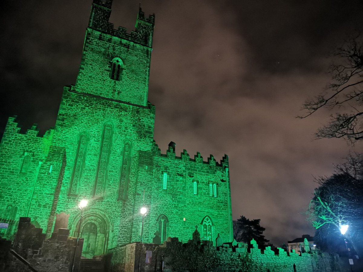 stmaryslimerick's tweet photo. Tonight Saint Mary's Cathedral stands watch over Limerick City, as we take care of each other during this time.  #MidwestTogether #GlobalGreening @TourismIreland @Failte_Ireland @Shaunatourism @Limerick_ie @LimerickCouncil @NicholasStree12 https://t.co/lSOF5Kkz3V