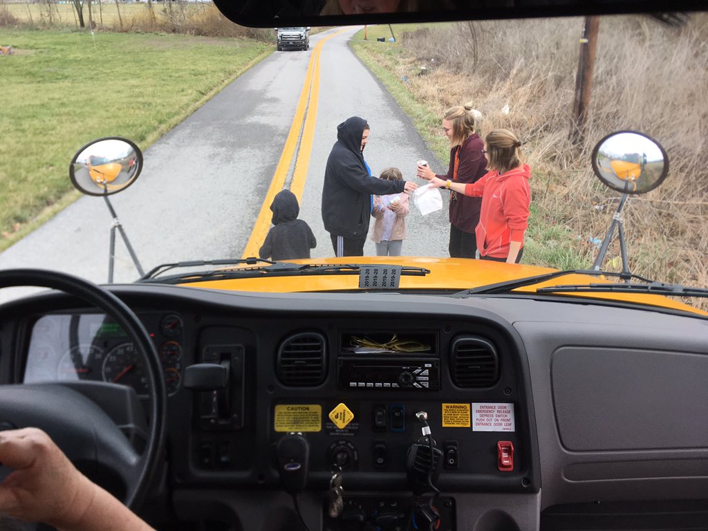 MOCO_schools's tweet image. A huge thanks goes out to the Monroe County Schools employees that helped prepare and deliver over 1,100 meals to our students today!