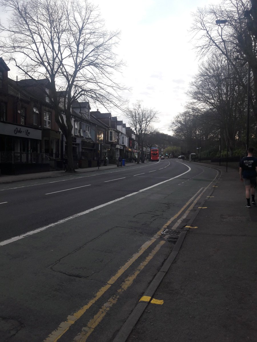 fcsampson's tweet image. Ecclesall Road at rush hour tonight. Unbelievable. It&apos;s usually bumper to bumper. If there&apos;s one small positive from this horrific outbreak, it&apos;s that we&apos;re giving our poor planet some brief respite.