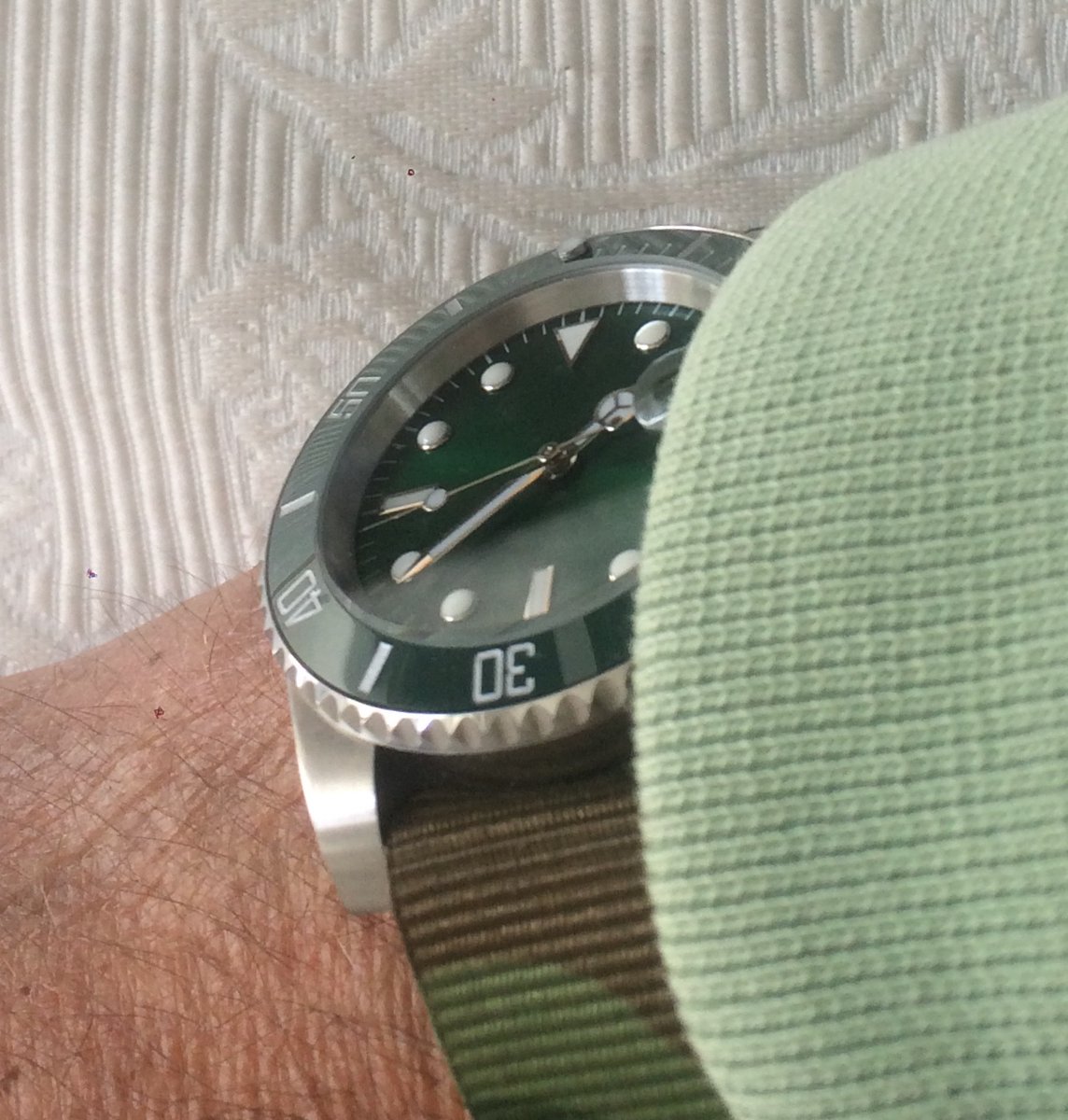 29ville's tweet image. WOMW? A green dial Parnis submariner homage on a camouflage NATO strap. #elasticwatchstrap #frenchmade #elasticstrap #marinenationale
#marinenationale #parachutestrap
#mnstrap #nylonstrap #strapaholic
#divewatchstraps #strapaholic
#strapaddict #watchstrapaddict
#watchatraps