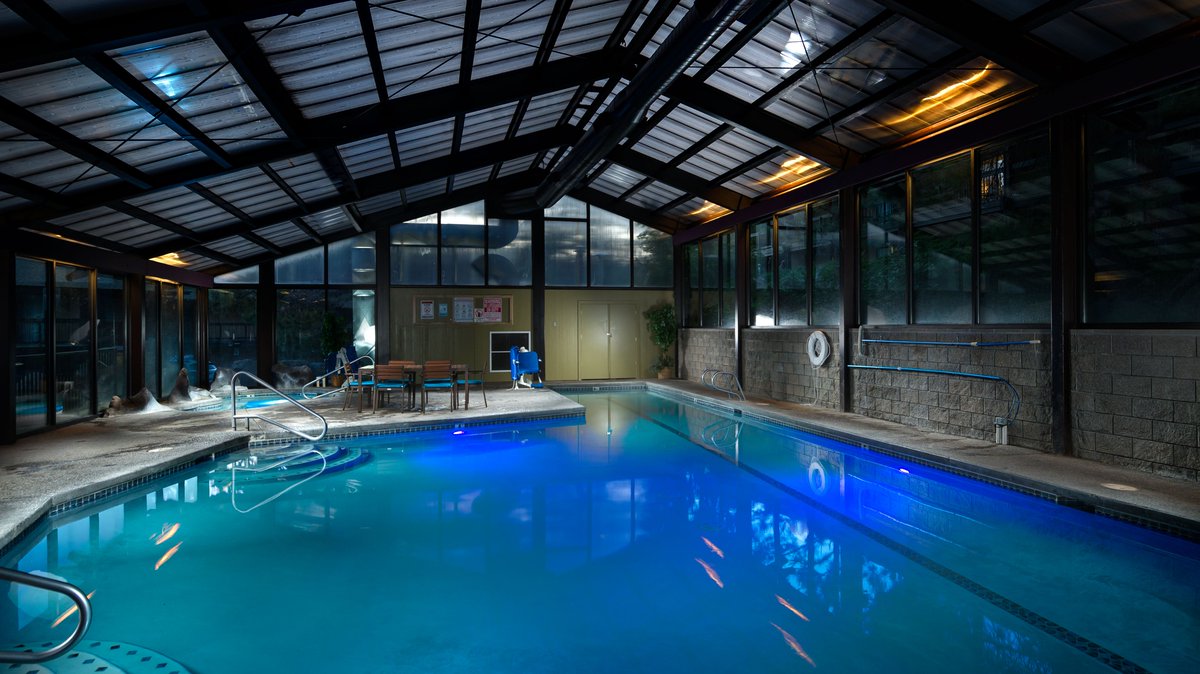 Take a swim in our indoor pool or have a relaxing soak in the hot tub to unwind during your trip. #inbend #wheretostay #bendhotels bit.ly/2VwvYoJ