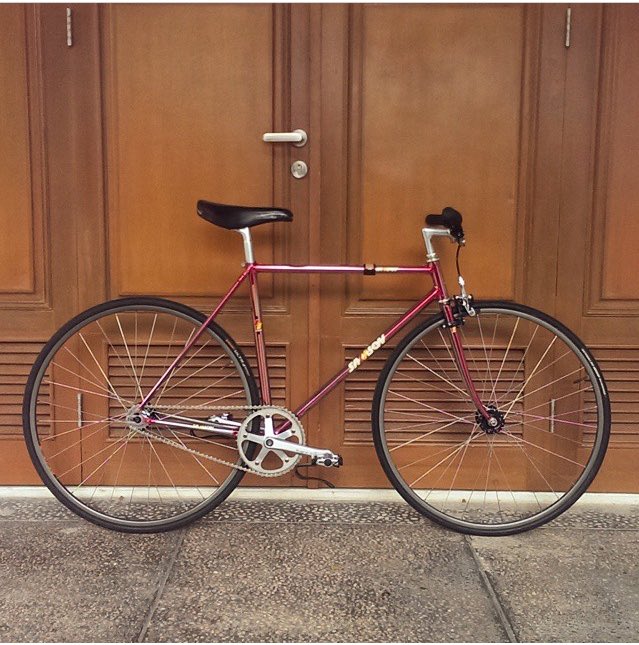 pkristanto's tweet photo. WTS Keirin veteran, #samson full bike finished in chromed sakura fade, with additional Dia Compe brakes, PM for details and price #jualfixedgear #jualtrackbike #fixedgear #jualfixie #samsonbike #singglespeed #Japanpride https://t.co/DwisR1YT2j