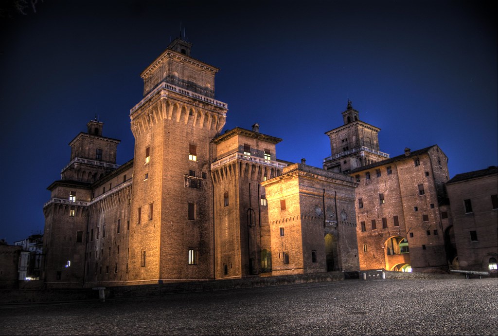 The Italian city that beat the plague: Ferrara. Not a single plague death since 1576. How did they do it, and what lessons can we learn today? (TLDR the thread: early preventive action, vigilance, public funding, effective borders).