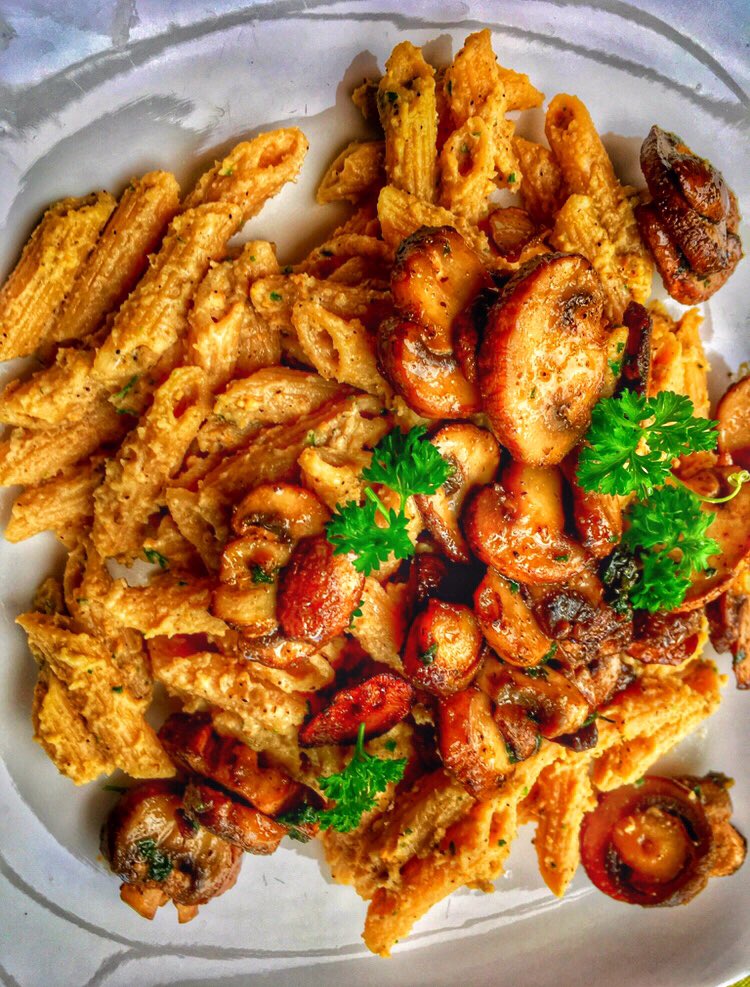 cherice_h's tweet image. 🤔Did you know you can make #nondairy Alfredo with cashews? Try it #MeatlessMonday