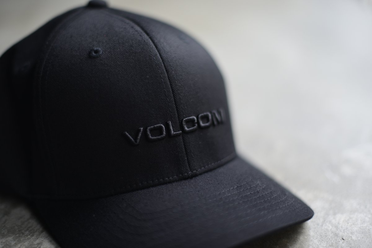 REGULATOR_WEB's tweet image. 【VOLCOM HEADWEAR】人気上昇中のFLEXFITキャップ。高い縫製技術による上質な質感と、伸縮性抜群のストレッチ素材を使用したかぶり心地の良さがこのキャップの魅力◎ 4,200 yen +tax regulator.jp/volcom/head/ #regweb #ボルコム #volcom #キャップ #帽子