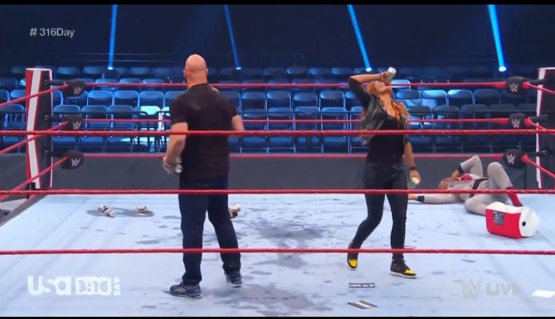 jp00891's tweet photo. ANNND that is offically my favorite moment in WWE history EVERRRRR!!!! 😍😍😍
#WWE #RAW #BeckyisRaw #Austin316 https://t.co/VOgobKoPV2