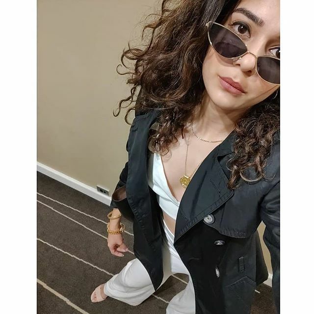thepitchshark's tweet photo. 😘 #mithilapalkar #mithilapalkarfc https://t.co/crIFp1iBKS