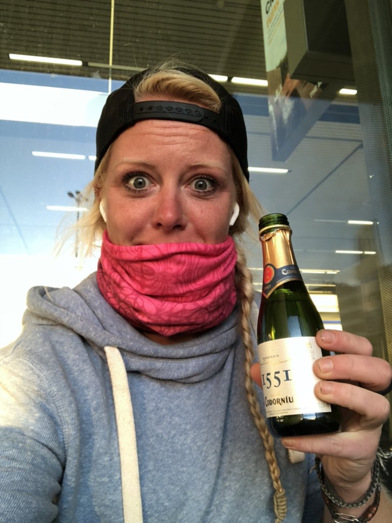 jdontherox's tweet photo. Shame #coronapocalypse ruined my delayed flight in Amsterdam but atleast I got free bubbles and I’m finally back safe in quarantine at home! #whatamission https://t.co/lJXbZ41Idf