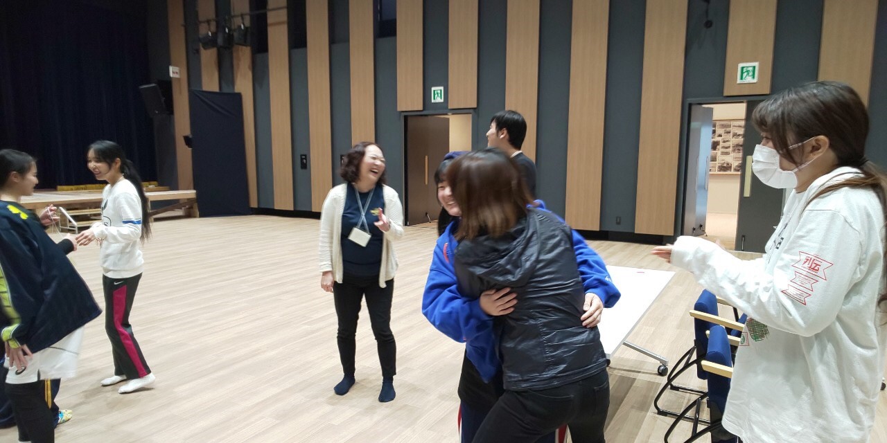 はしゃぐ人達 笑 仲間同士 笑い合えるっていいよね 人 03 17 神戸boooon ブーン 座 市民劇団 はしゃぐ人達 笑 仲間同士 笑い合えるっていいよね 人 03 17 神戸boooon ブーン 座 市民劇団