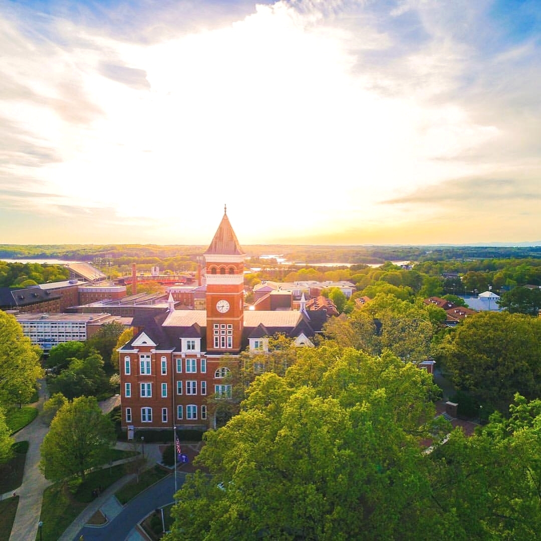 apm_clemson's tweet photo. Spring is just around the corner 🧡💜💚

Photo: @tbh_film https://t.co/GmQmeAOqPm