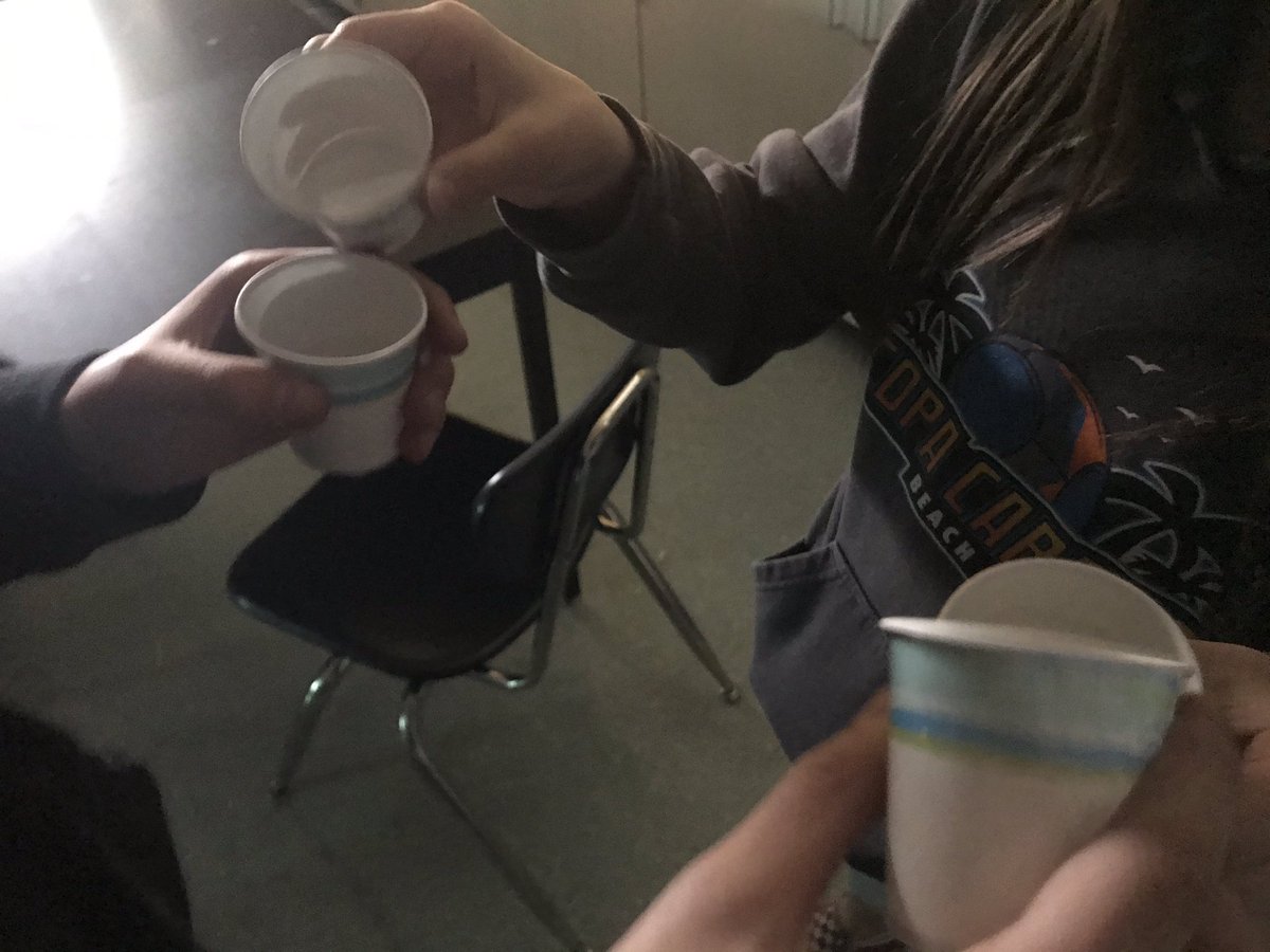 AllieBBogart's tweet photo. 2 days left with Ss? Learn about social distancing! Pink =infected. First photo is classroom mingling. Third photo is after social distancing. Flattening the curve! @KernvilleUnionS #coltsstem https://t.co/uv8XoifV06