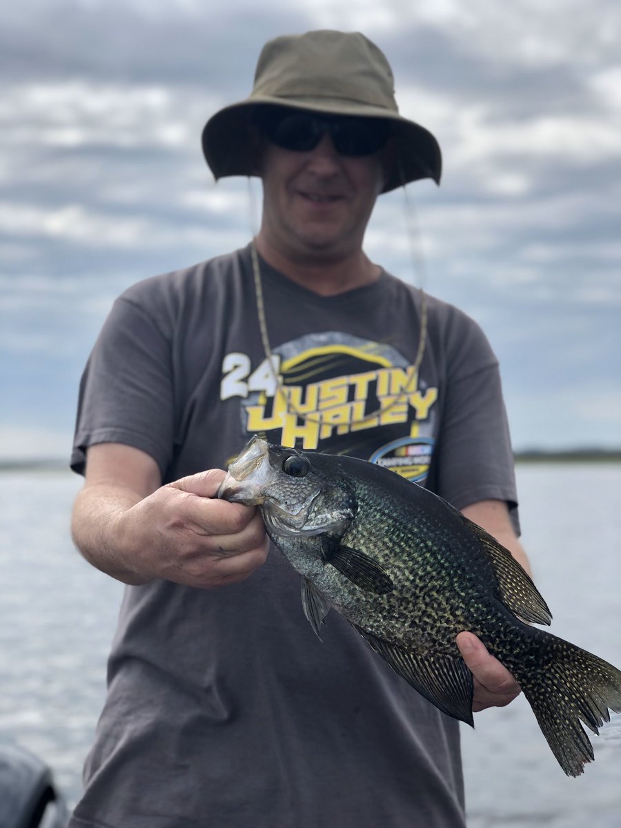 Hey now.☕️Afternoon trip produced some numbers and a couple of chunks. Mathew and #pops Chris in the hunt for mama bass also managed a,,,15” crappie and a dozen quality bass. 🌥 64-80*, ESE 💨 3-7mph, 💦 75*, Last Qrt. Moon 🌘.  #catchrelease #fishing4awareness #takeakidfishing