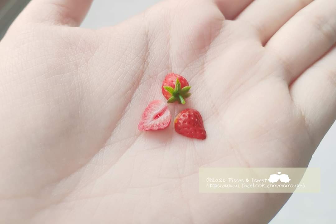 pisces_forest's tweet photo. 【進階甜點黏土】草莓擬真剖面
#樹脂粘土 #ミニチュアフード #ミニチュア #ミニチュアパン #スイーツデコ #フェイクスイーツ #粘土 #handmade #sweetsdeco #fakesweets #clay #sweetsclay #手作 #黏土 #麵包黏土 #樹脂黏土 #て作り #ハンドメイド
#クレイ #ハンドメイドアクセサリー #polymerclay https://t.co/ErwxVaxdSH
