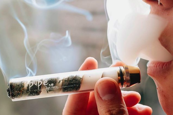 7pipe's tweet photo. The revolutionary blunt with a twist. Simply pack, twist, and medicate! https://t.co/xgWgJMTOD1 #TwistyGlassBlunt #7pipe https://t.co/5dqyuvCTft