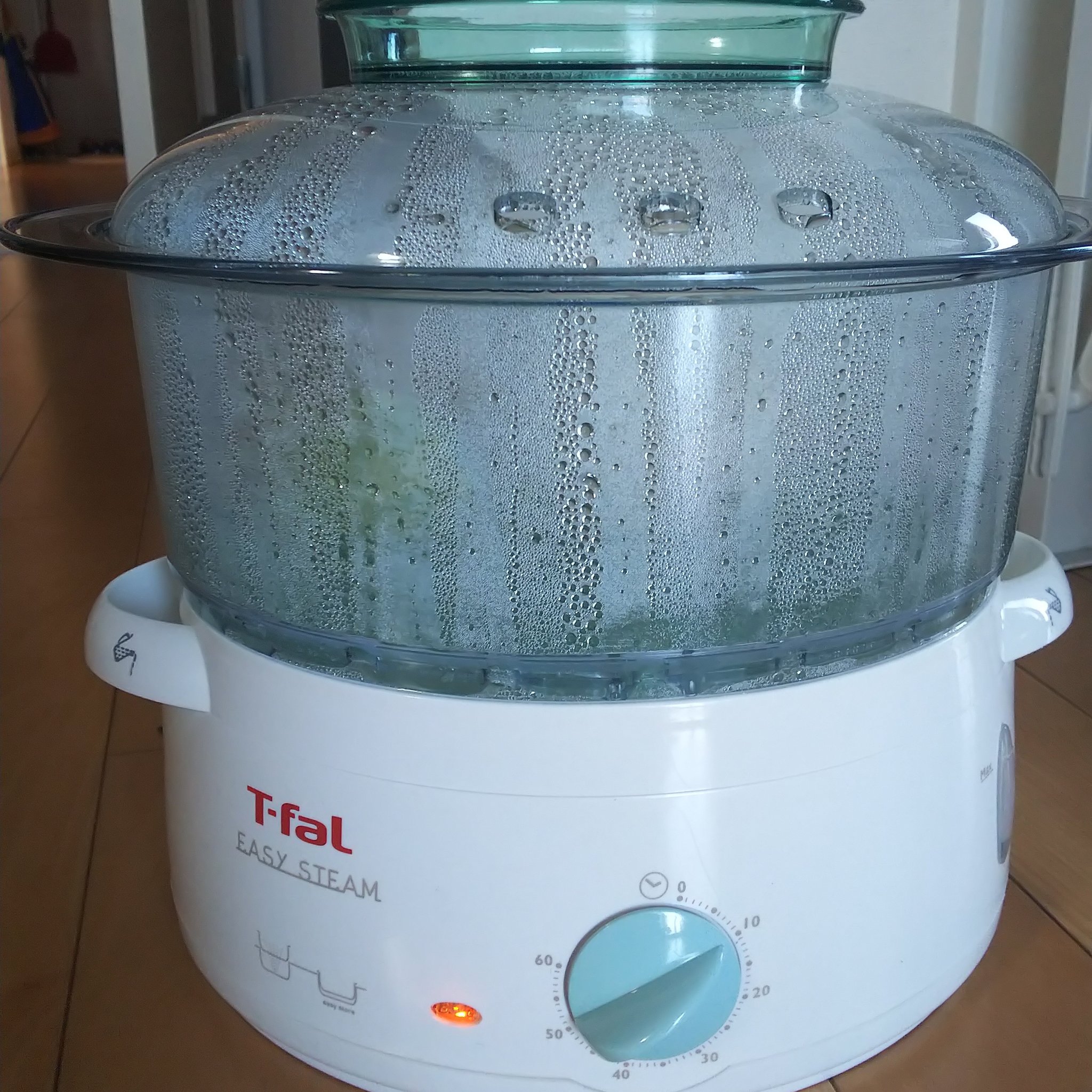 Gin ハーブボールのために蒸し器をゲットしました 早速蒸してマッサージしてみました 熱々のハーブボールは体に乗せるとじんわり温かくて気持ち良いです ハーブボール ハーブボールマッサージ T Co Qukk4esi0d Twitter