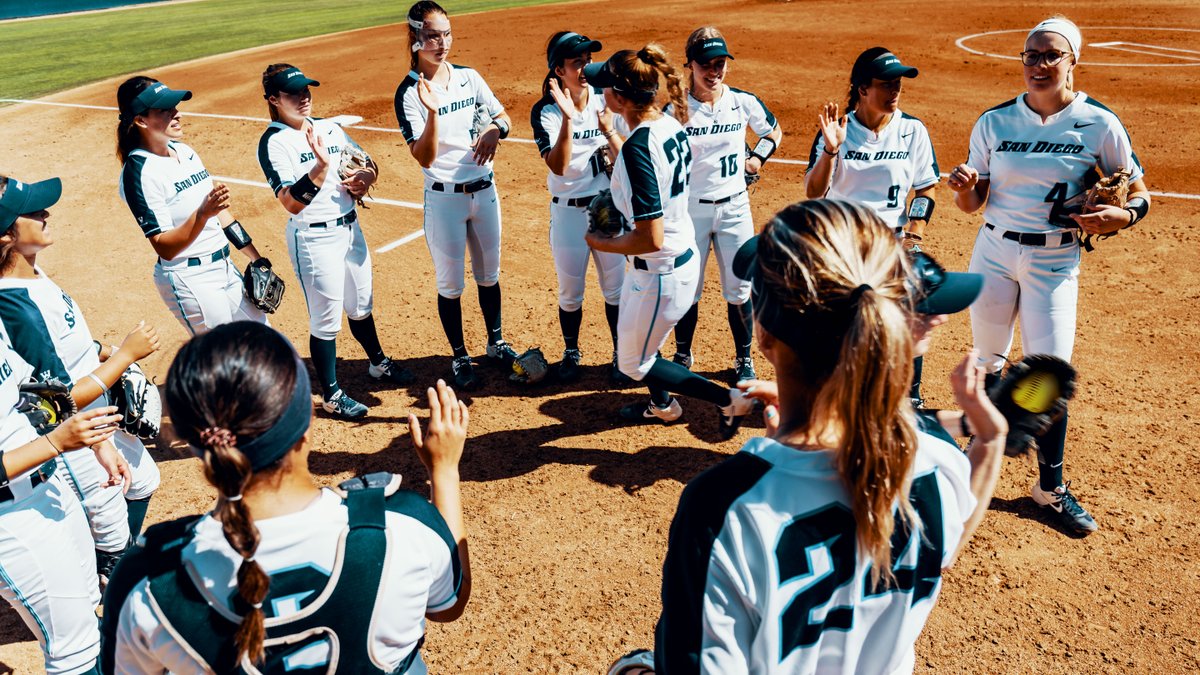 USDSoftball's tweet photo. Like champions. 

#GoToreros https://t.co/1KIyzW5GNK